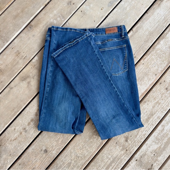 Wrangler Jeans Women’s High-Rise Bold Boot Cut Size 14 with 32” Inseam - Picture 3 of 4